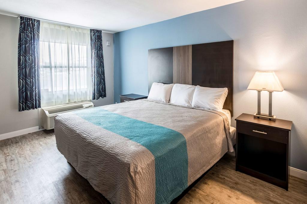 Econo Lodge *